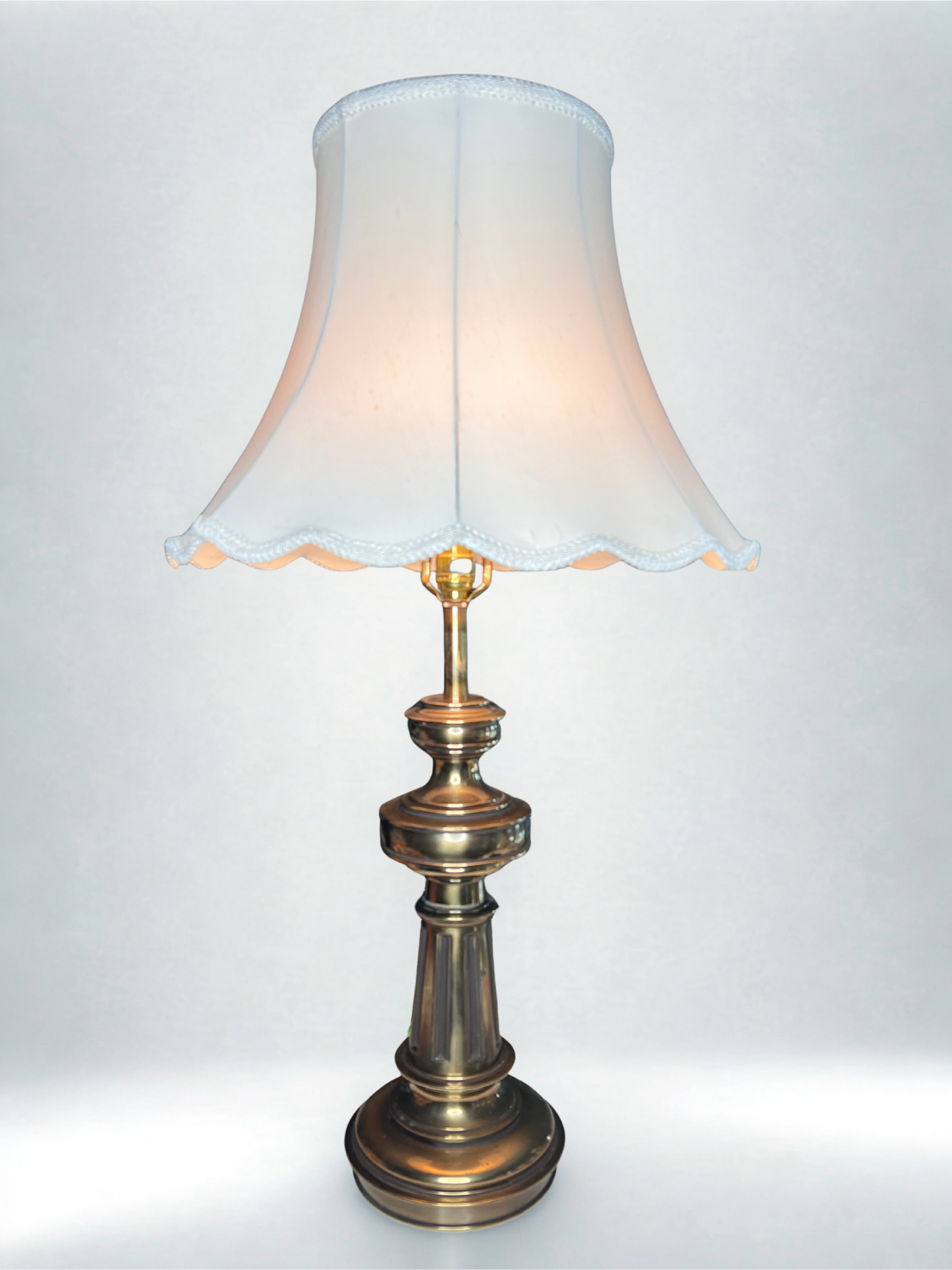 Vintage Brass Table Lamp with White Scalloped Shade – 29.5" tall