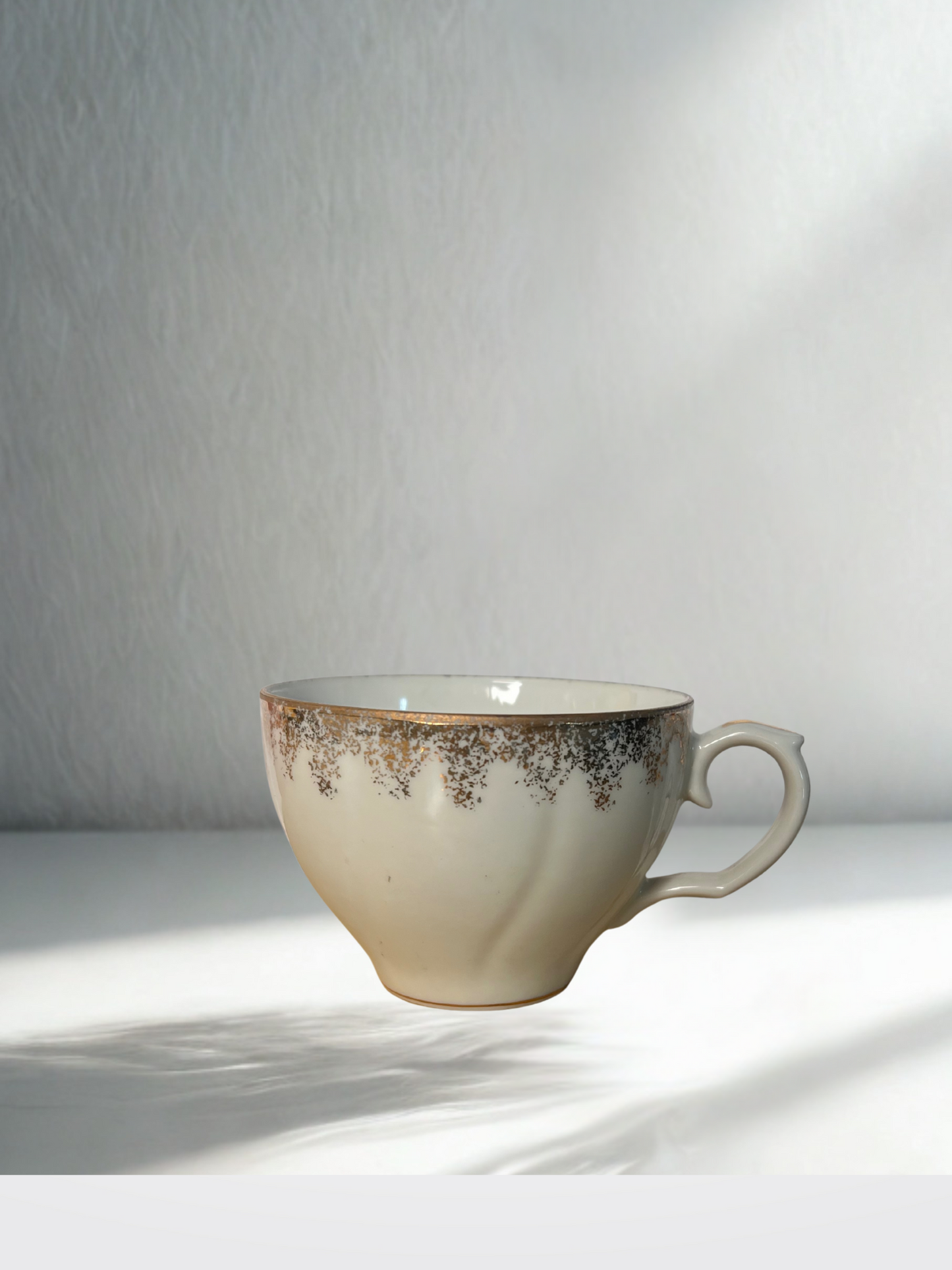 Vintage Porcelain Tea Cup & Saucer Set – Gold Filigree Trim (Set of 7)