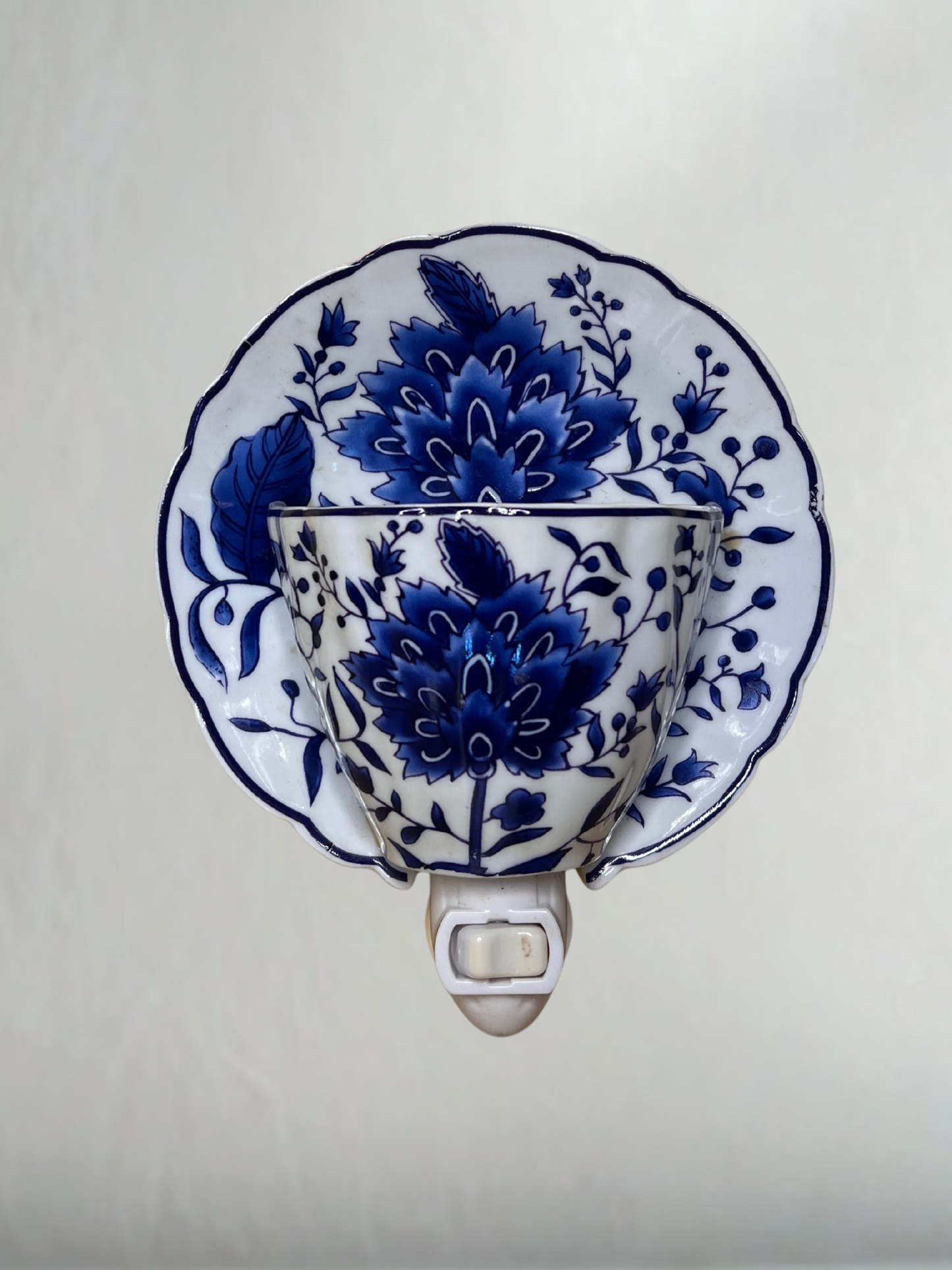 Blue & White Ceramic Wall Light – Floral Pattern