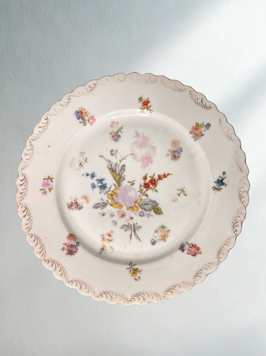 Vintage Scalloped Plate with Multicolor Floral Design – 8"