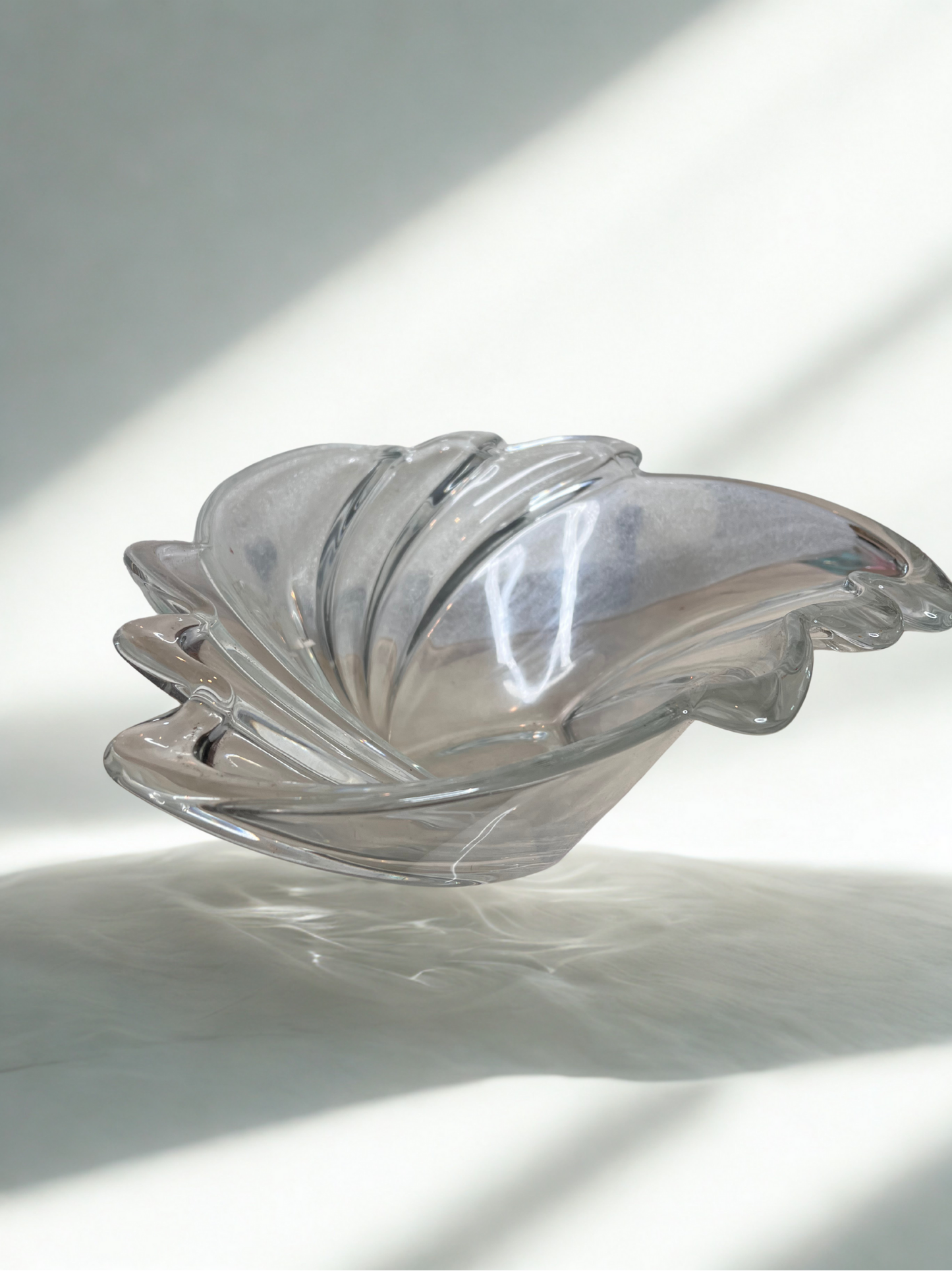 Murano-Style Swirl Glass Cornucopia Bowl